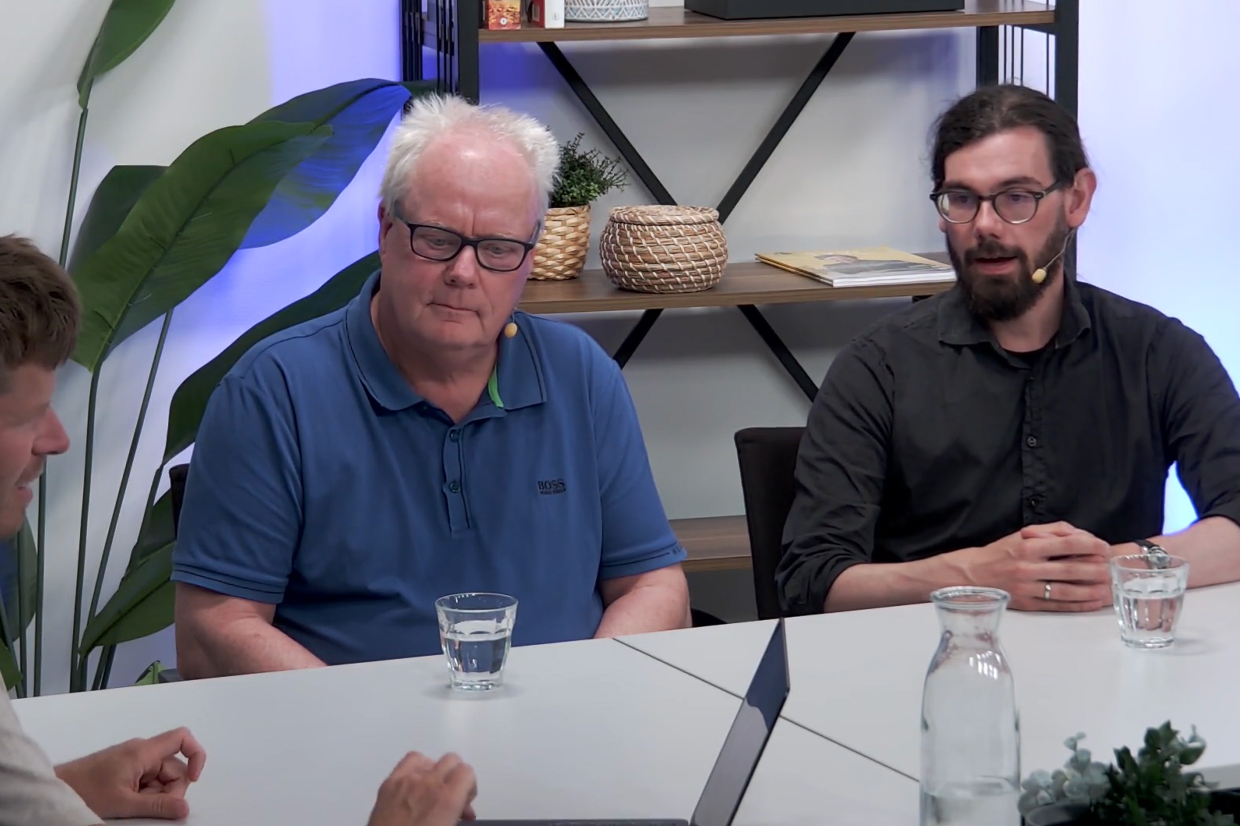 Pablo van der Laan en Max Knegjens in de podcaststudio